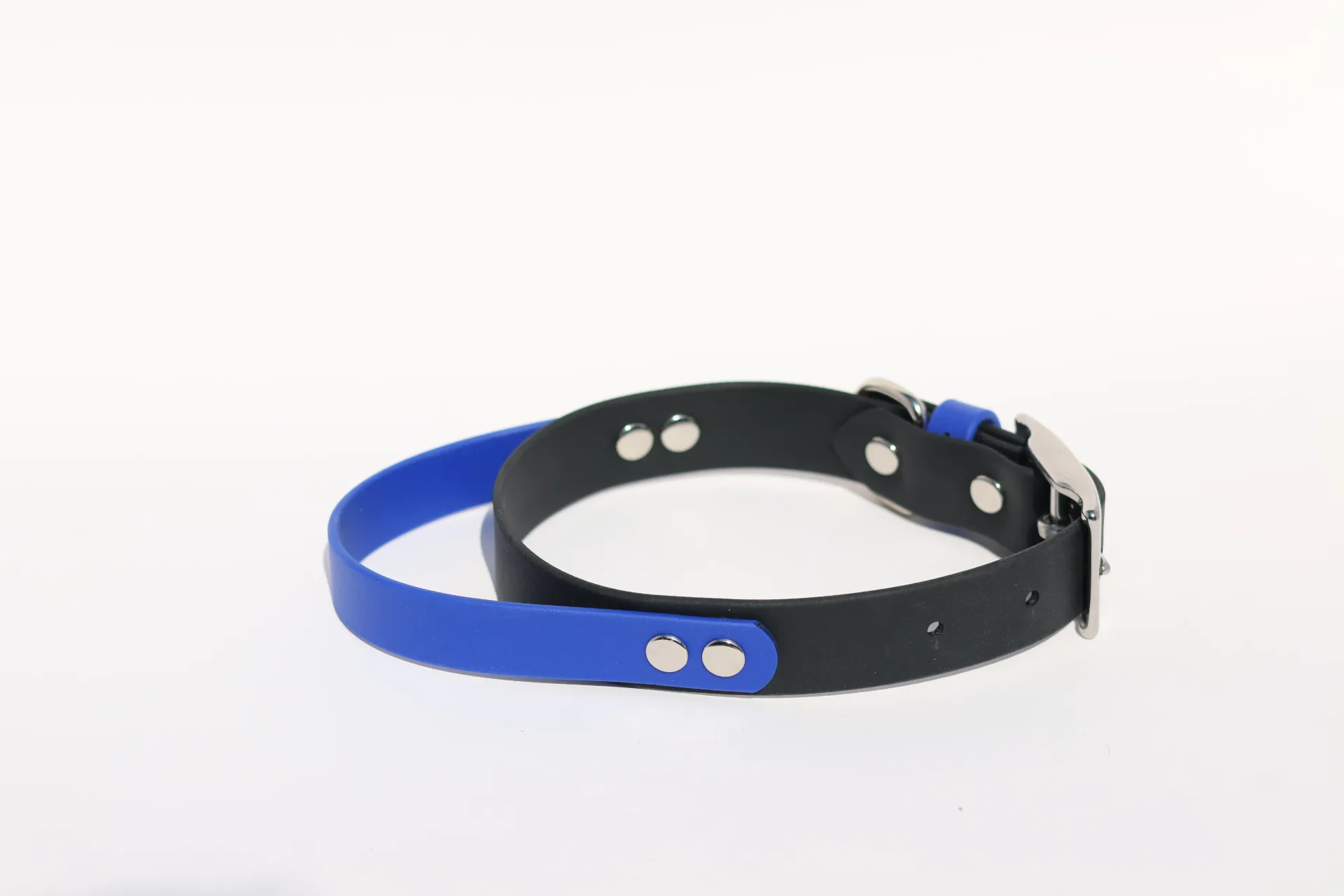 Collier avec poignée