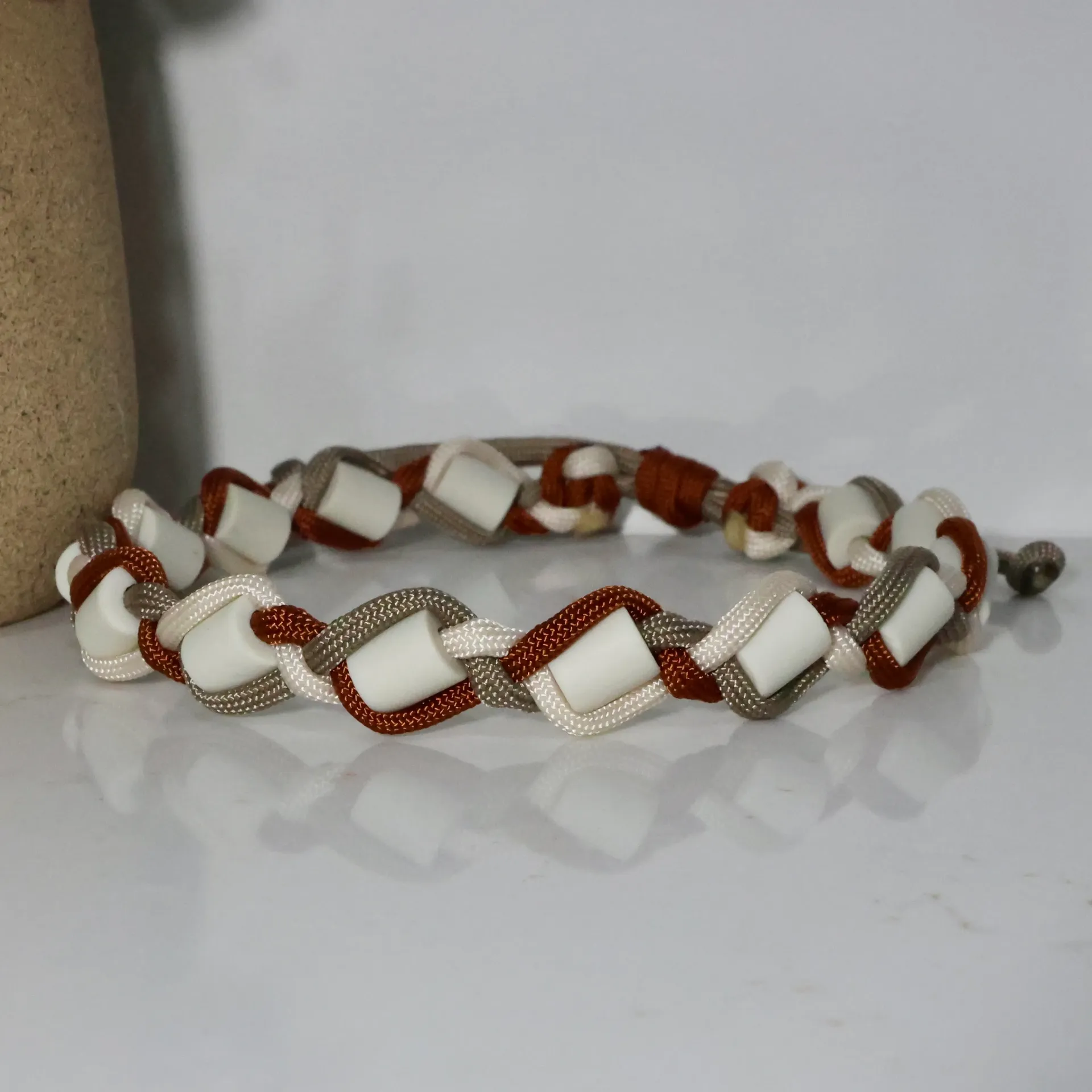 Collier EM Raiponce (Tan, crème et rust)