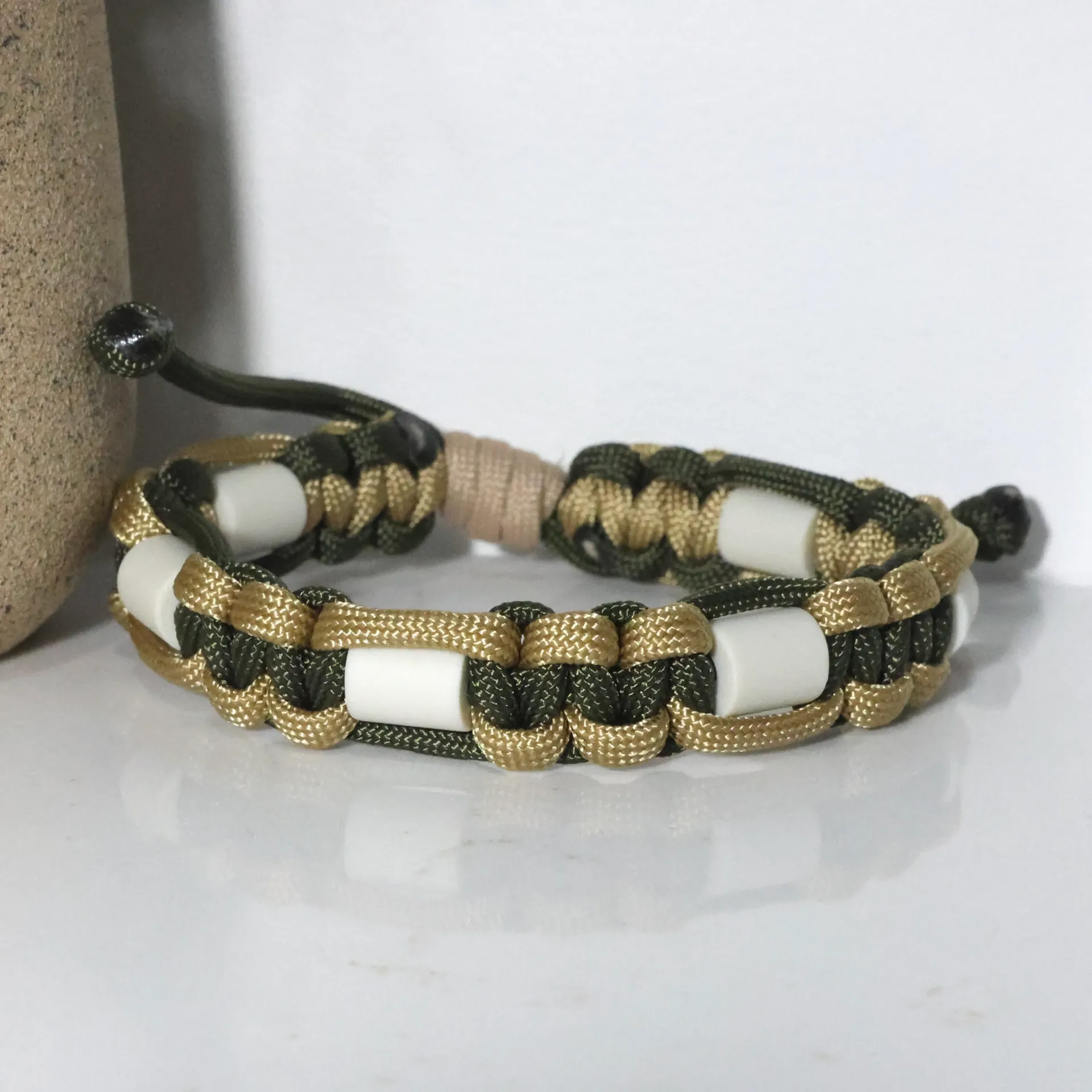 Collier EM Cobra (vert olive foncé et gold) (xx-small (7 à 11 pouces))