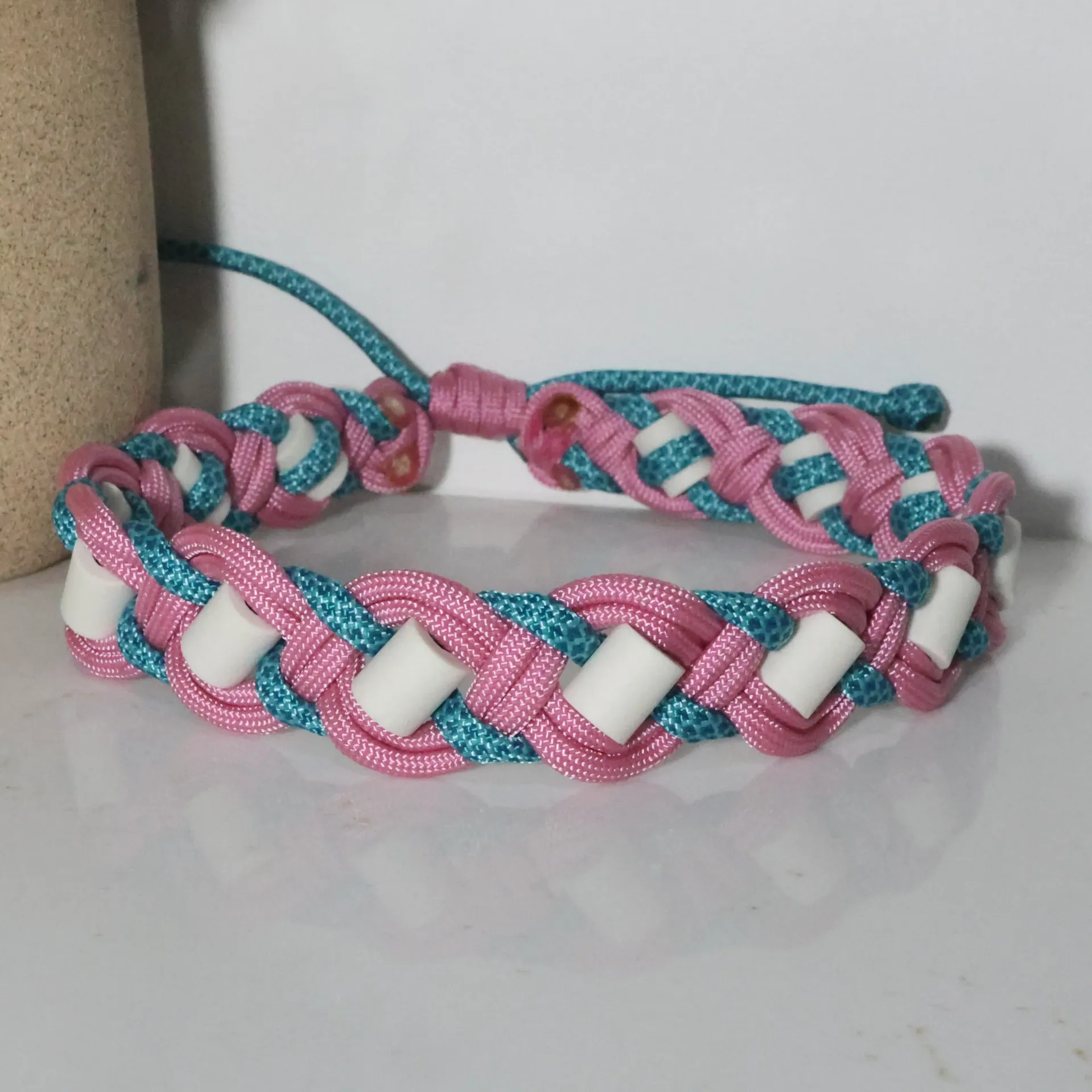 Collier EM Zigzag (lavande rose et turquoise néon diamant)