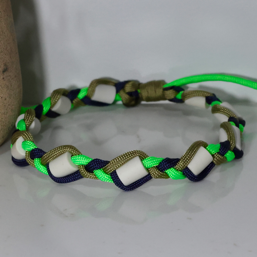 Collier EM Raiponce (Bleu marine, vert néon et kaki)